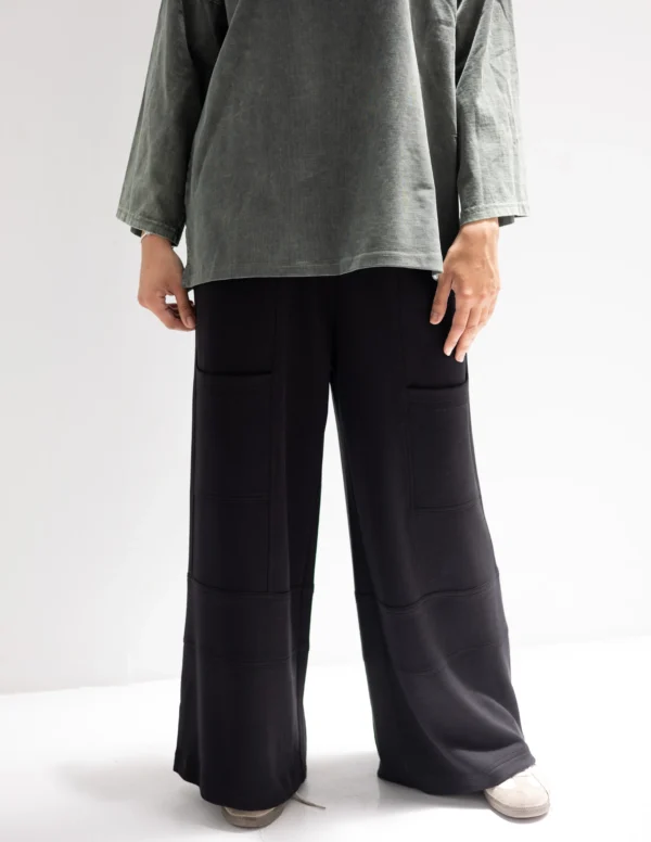 Trendy pants In Black